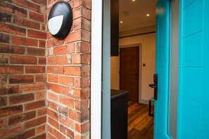 Deluxe Apartment | Egyptian cotton sheets, in-room safe, individually decorated, desk - West Park Hotel (Harrogate)