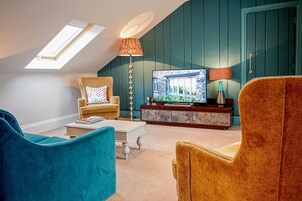 Signature Penthouse | Living area | Flat-screen TV