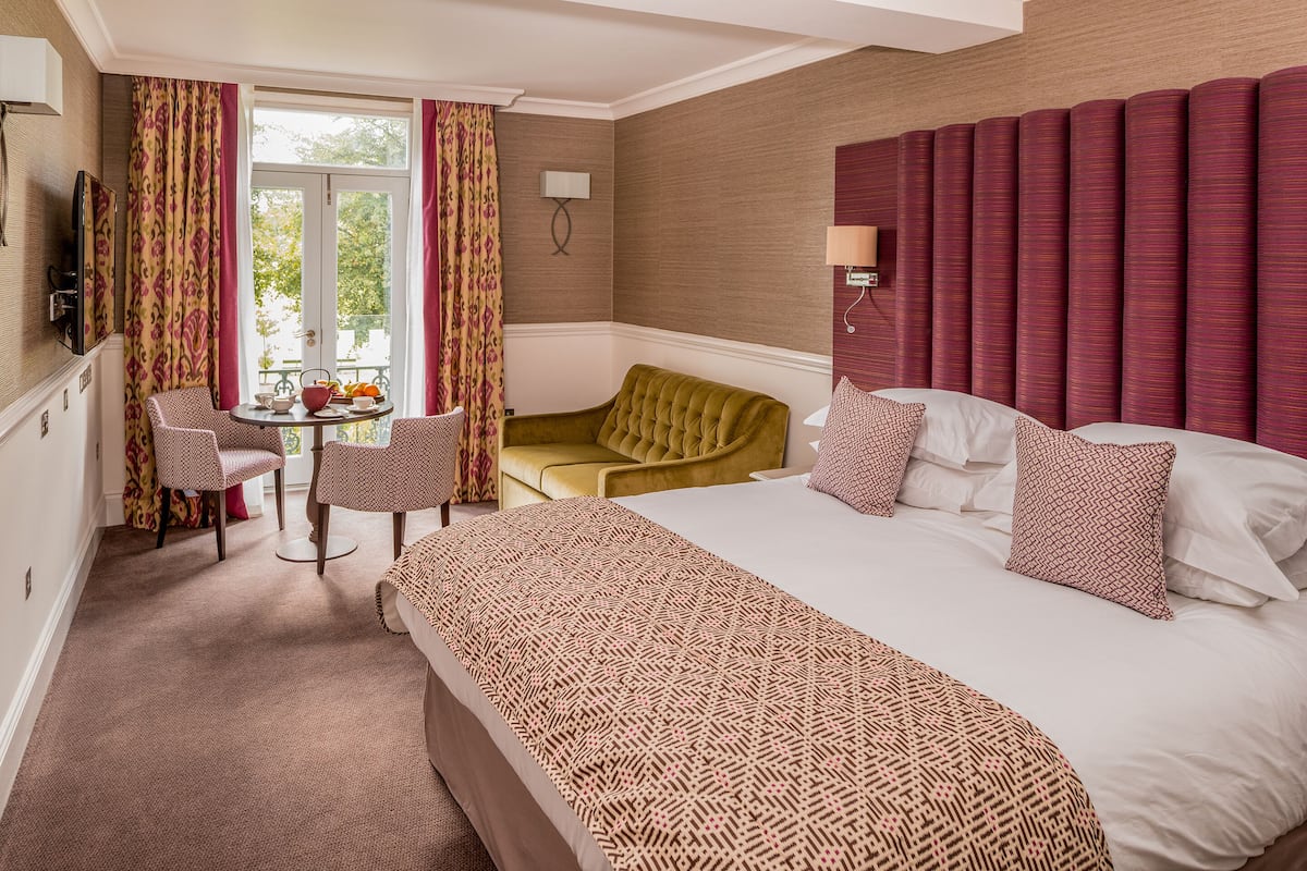 Junior-Suite | Bettwäsche aus ägyptischer Baumwolle, Zimmersafe, schallisolierte Zimmer