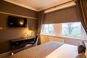 Deluxe Apartment | Egyptian cotton sheets, in-room safe, soundproofing, iron/ironing board