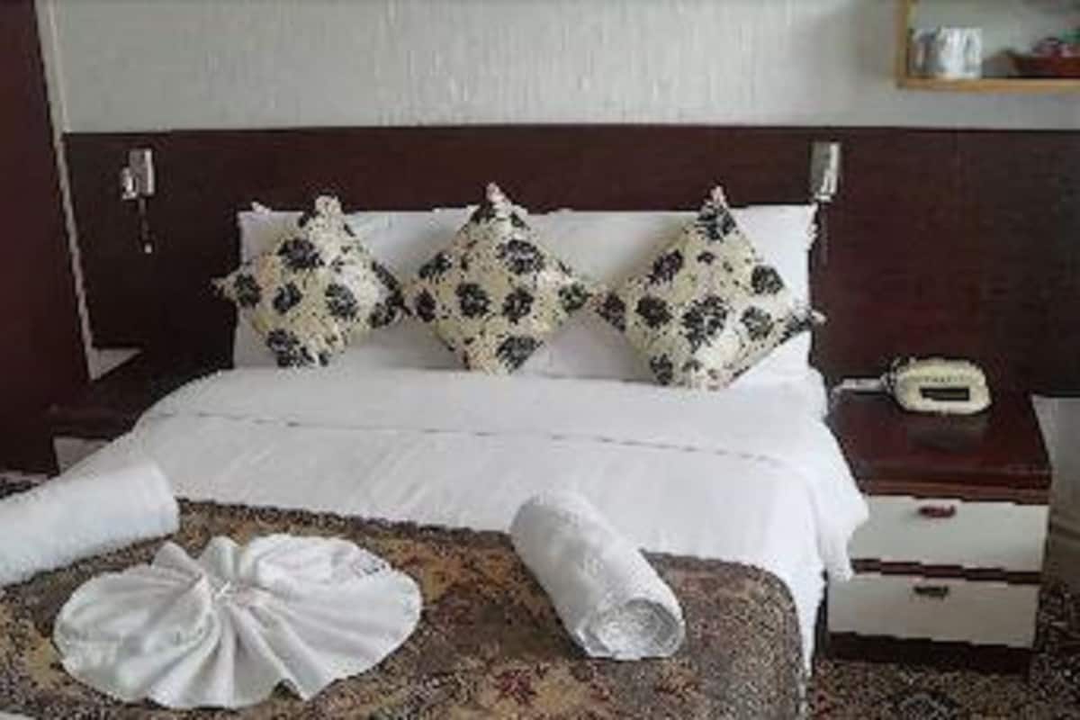 Memory-foam beds, desk, iron/ironing board, free cots/infant beds