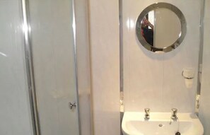 Dusche, kostenlose Toilettenartikel, Haartrockner