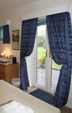 Family Room, Shared Bathroom (2 Adults + 2 Children) | Iron/ironing board, free WiFi, bed sheets