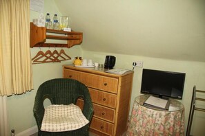 Twin Room, Shared Bathroom | Iron/ironing board, free WiFi, bed sheets