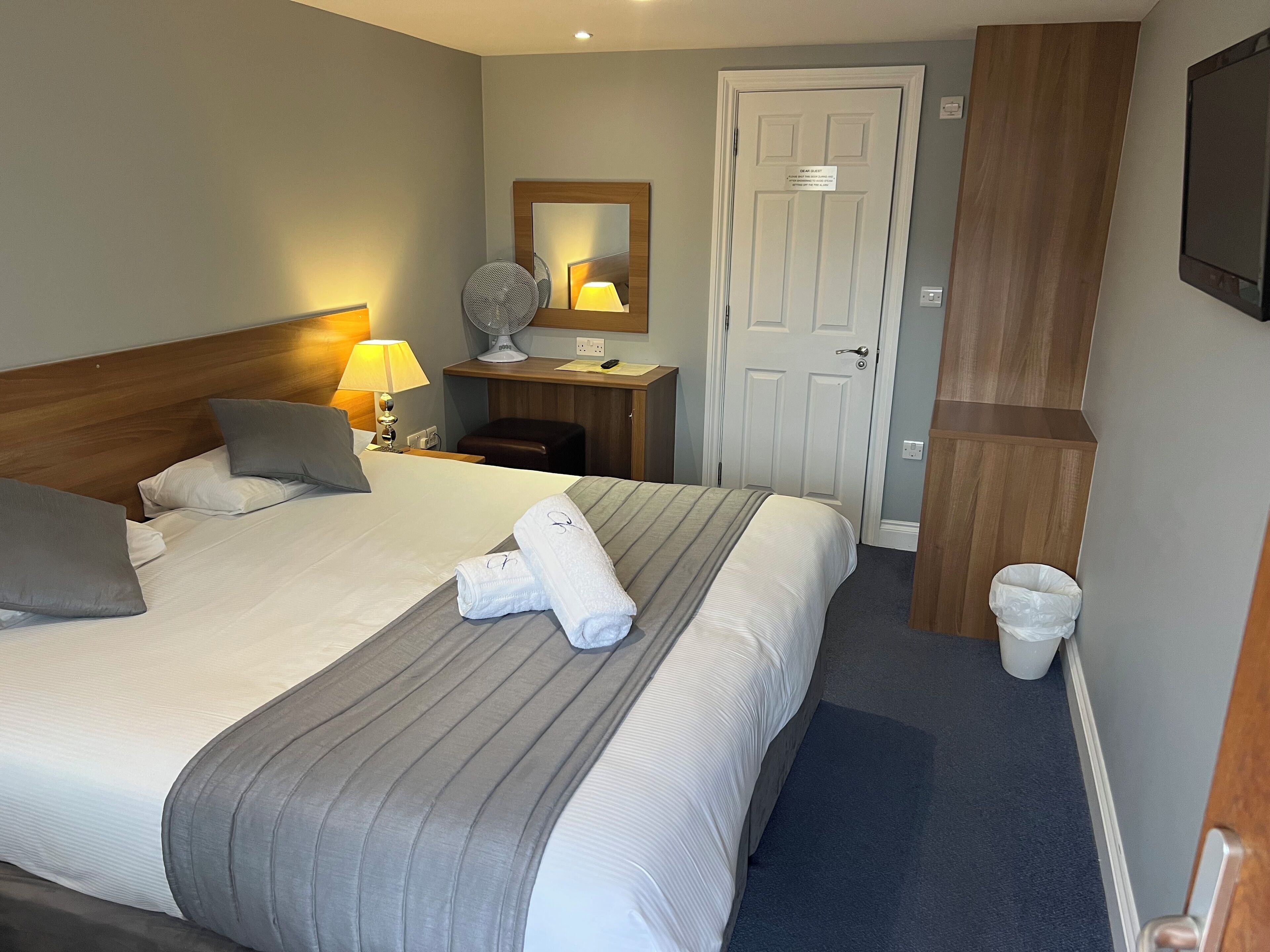 Foto - Corner House Hotel Gatwick with bookable Holiday parking