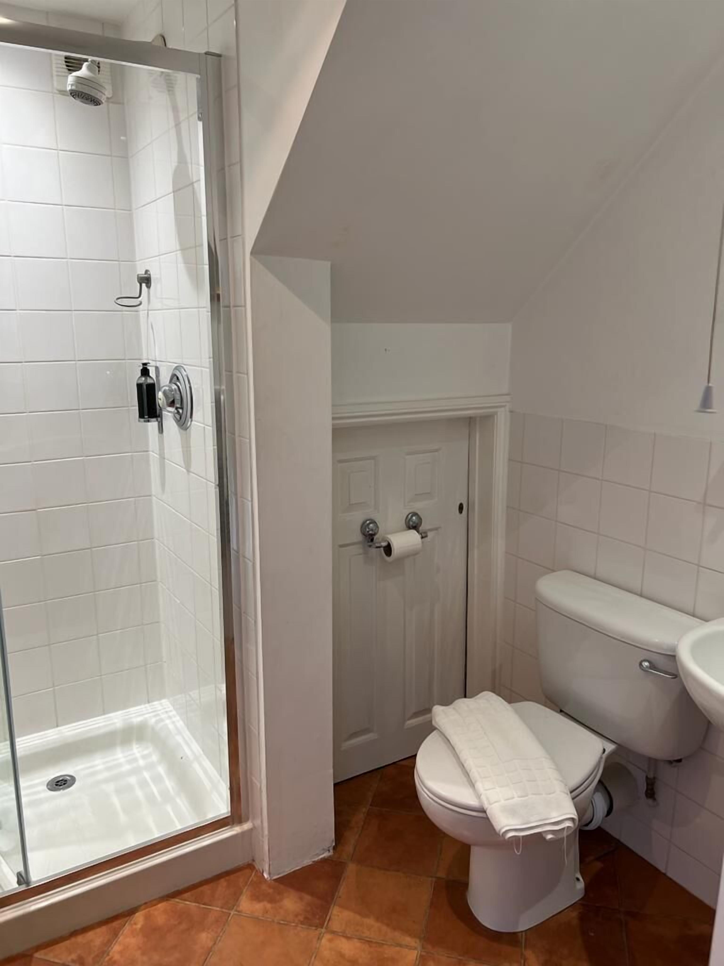 single room | premium bedding, iron/ironing board, free wifi