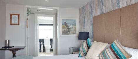 Double Room, Ensuite (King Size Bed- sea view)