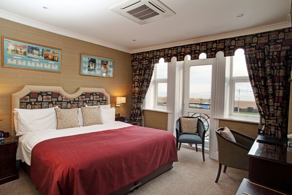 Deluxe Double Room, 1 King Bed | In-room safe, desk, soundproofing, iron/ironing board