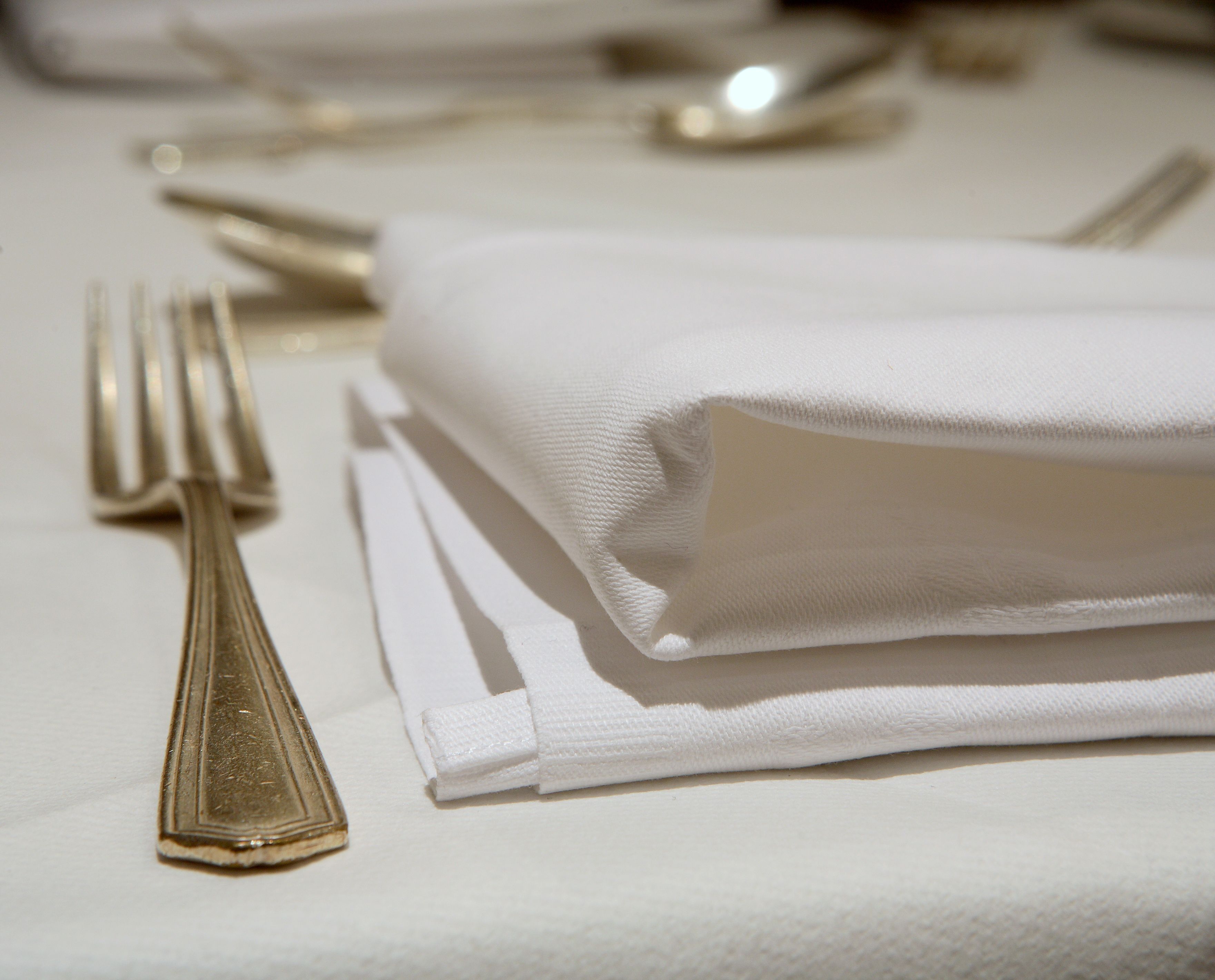 2 restaurants, breakfast, dinner served; british cuisine