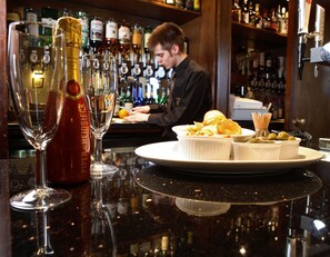 Bar (in der Unterkunft)