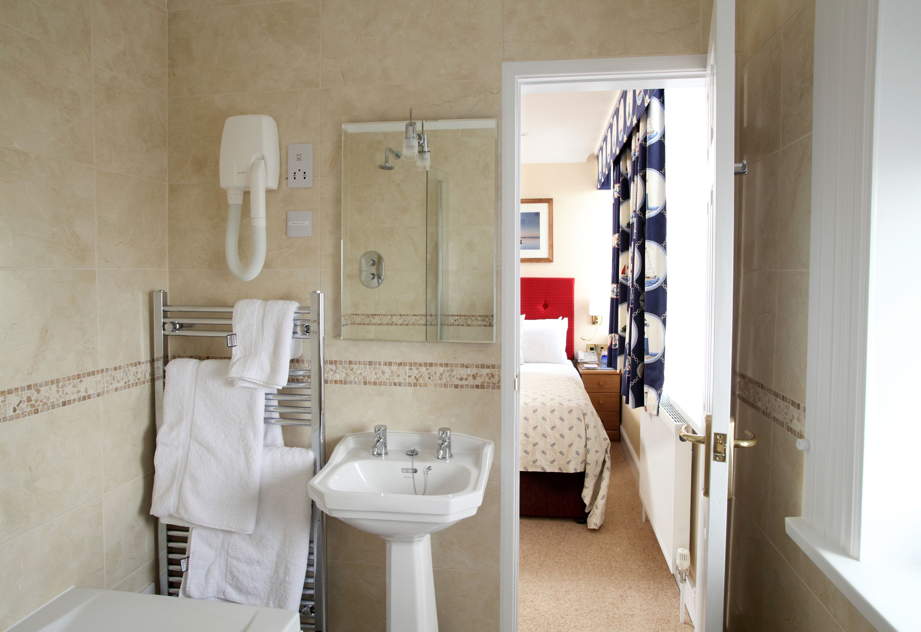 double room, 1 king bed, sea view | bathroom | shower, free toiletries, hair dryer, towels