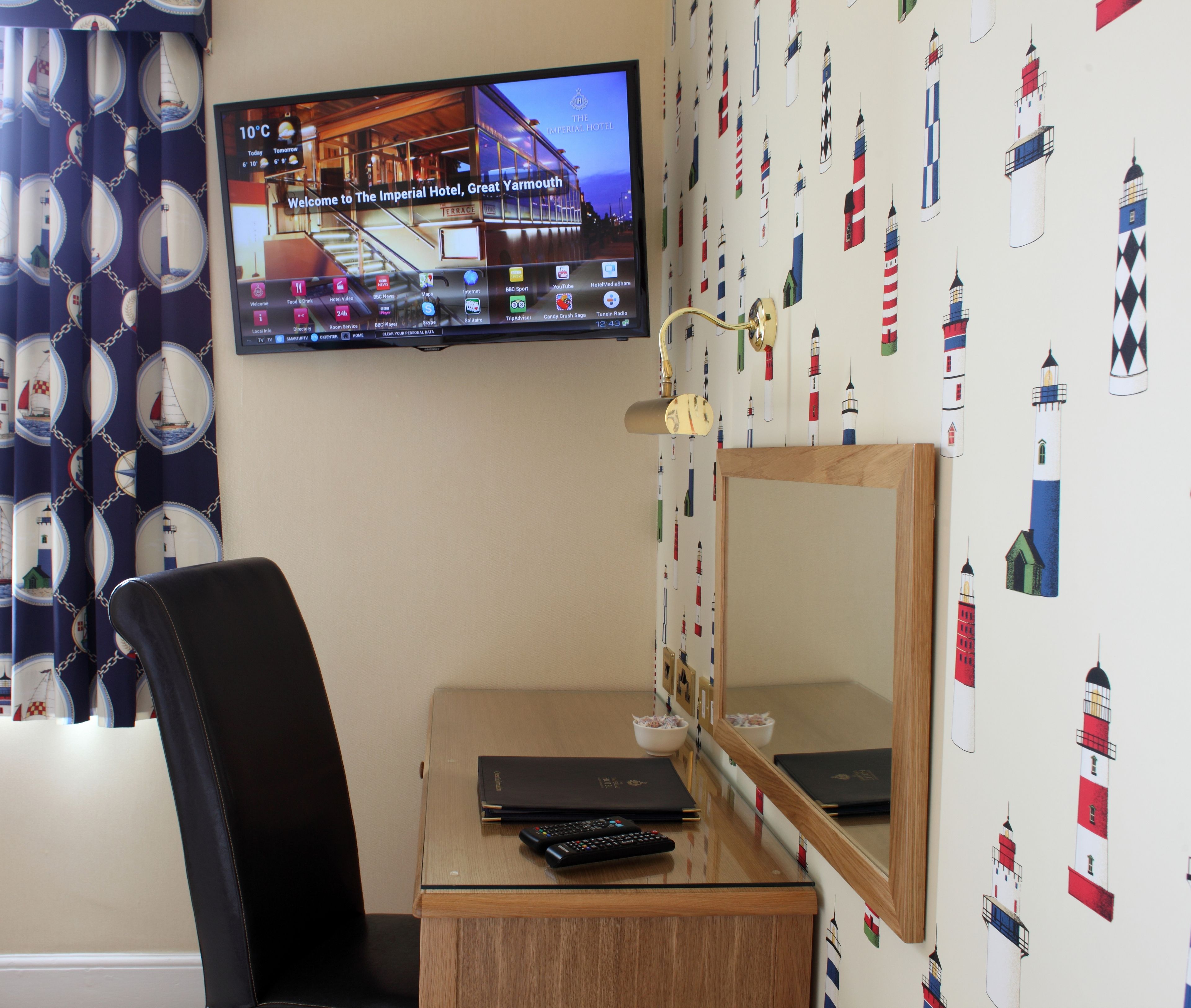 double room, 1 king bed, sea view | 1 bedroom, in-room safe, desk, soundproofing