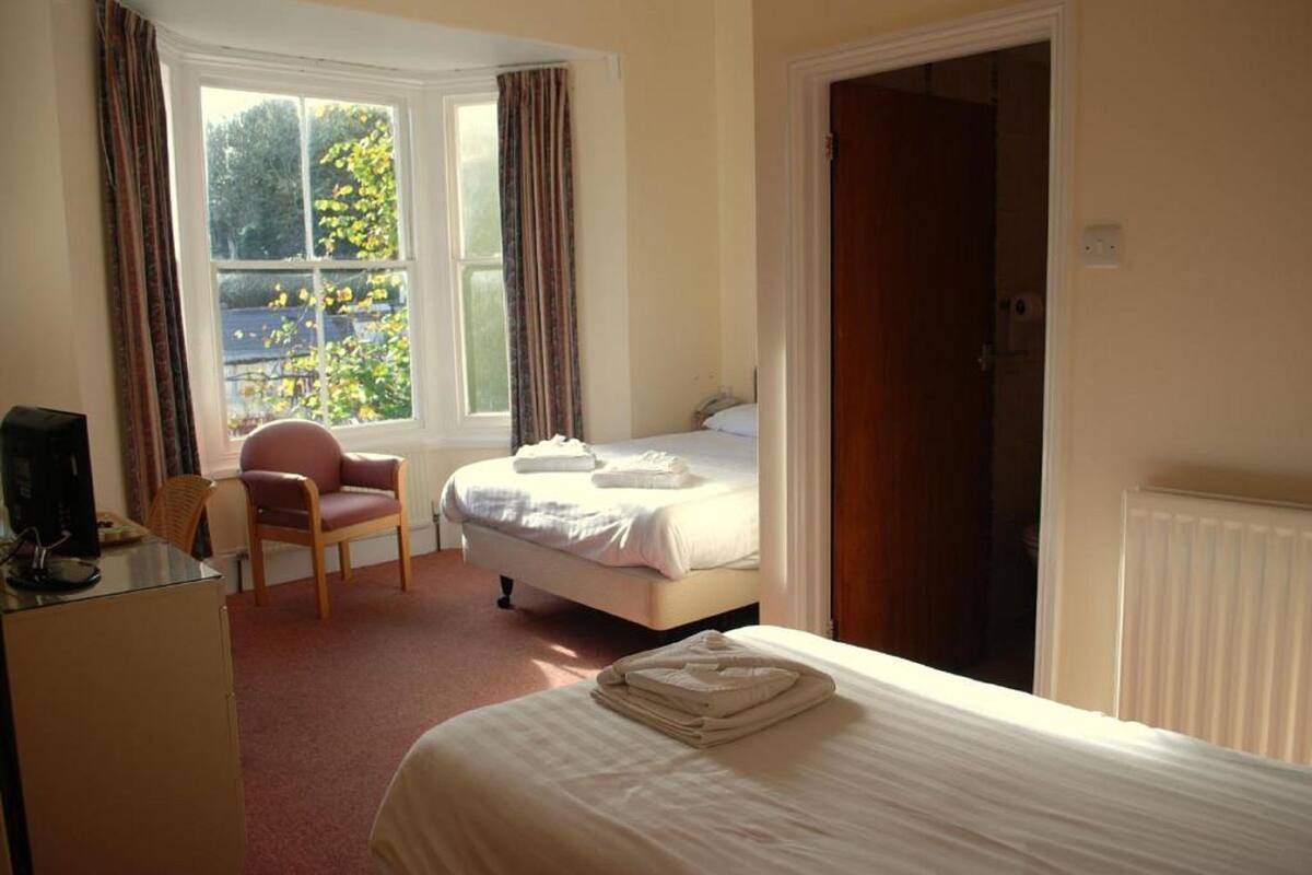 In-room safe, desk, iron/ironing board, free WiFi