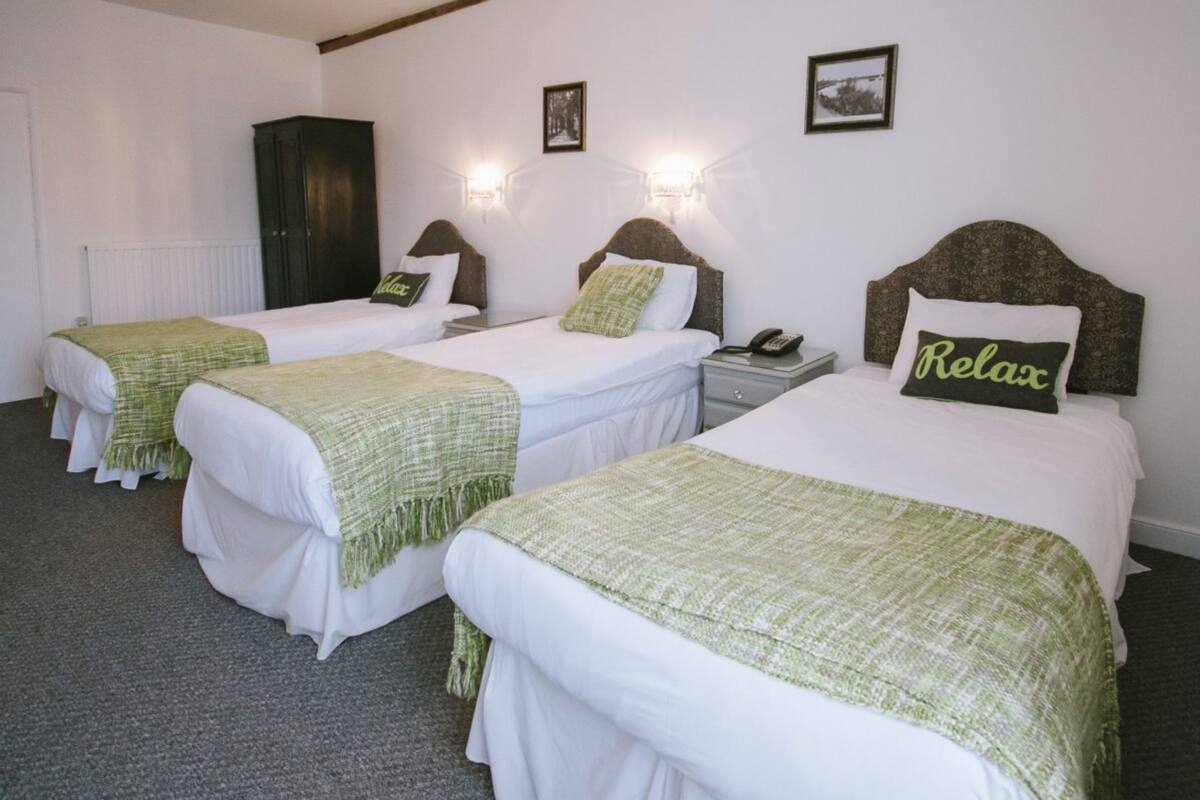 Double Room | Iron/ironing board, rollaway beds, free WiFi