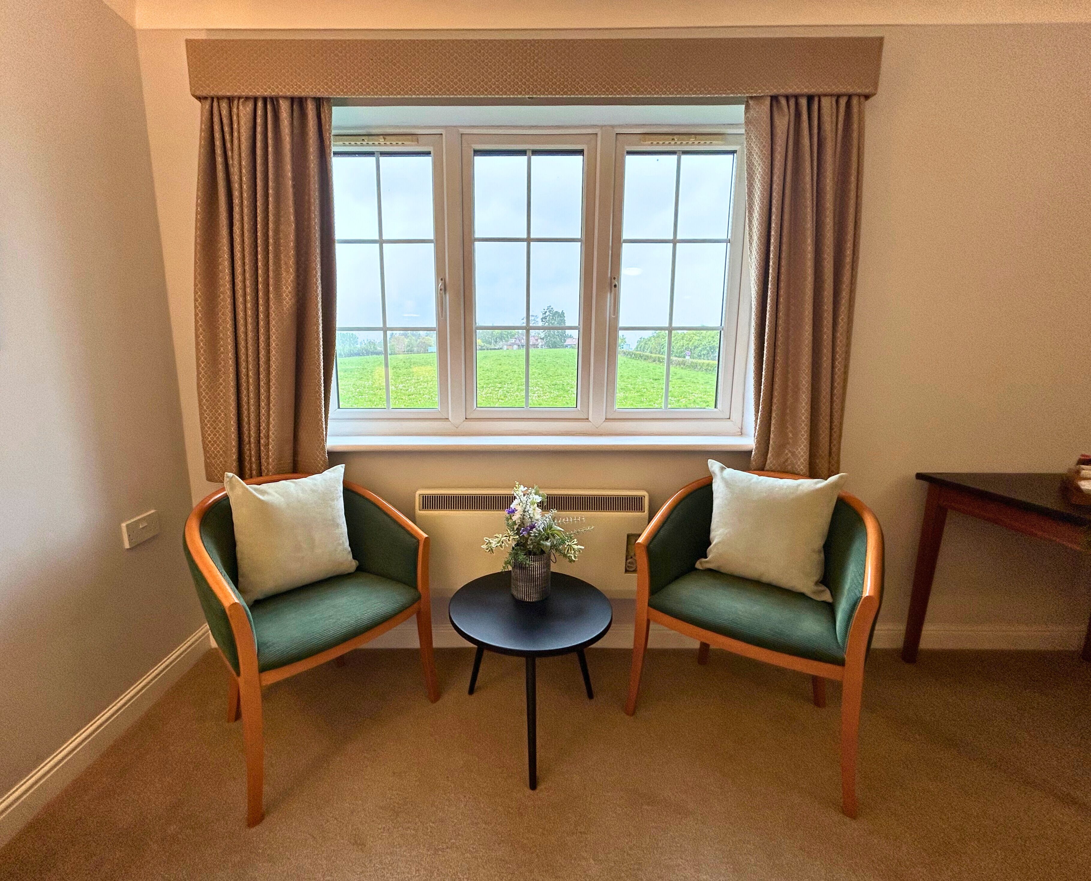 双人房 | 高档床上用品、办公桌、笔记本电脑工作区、熨斗/熨衣板