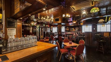 Bar (trong khuôn viên)