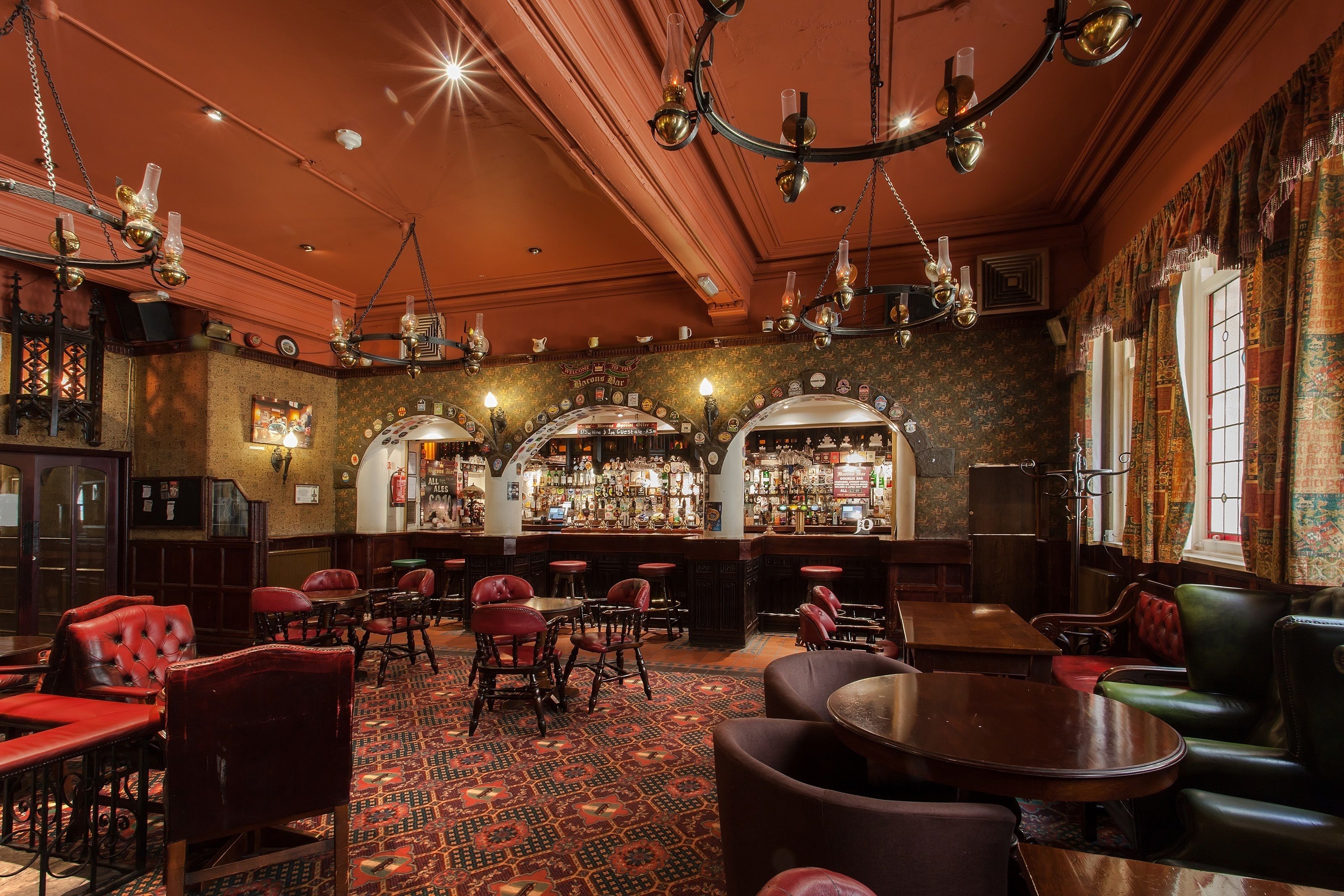 Bar (trong khuôn viên)