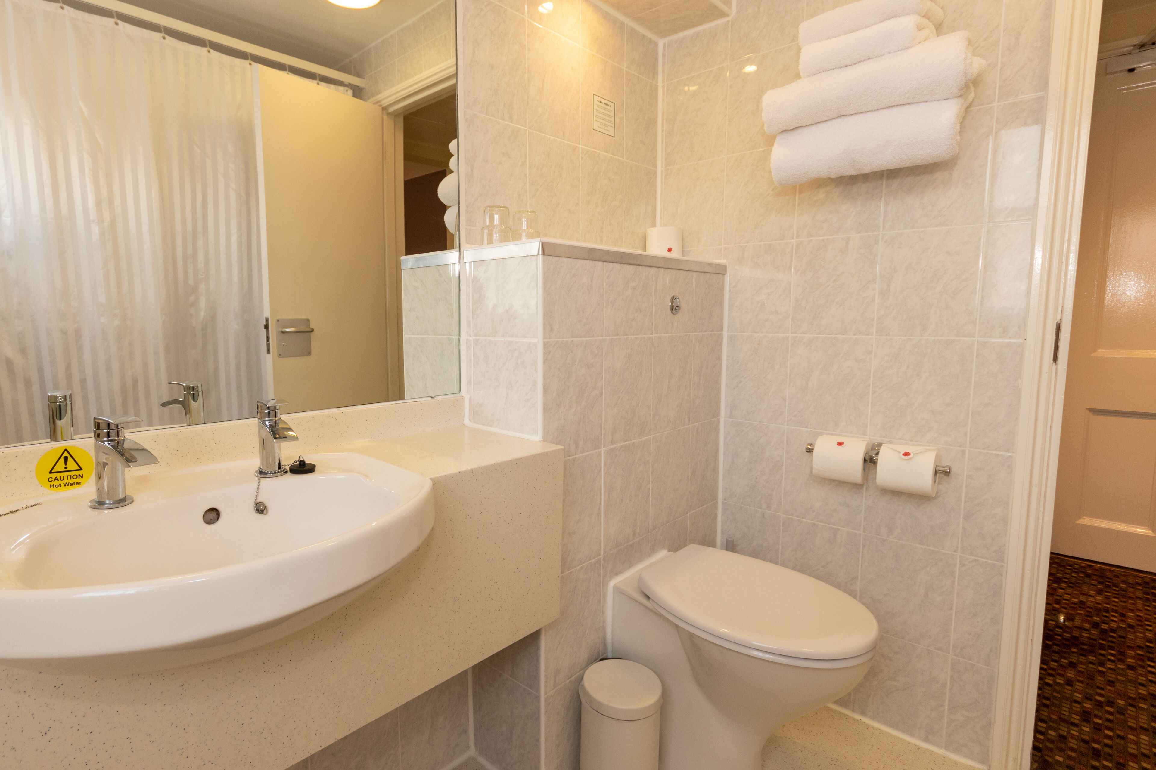 twin room | bathroom | towels