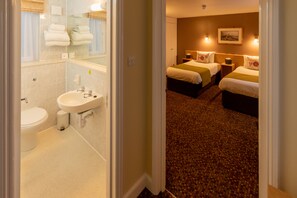 Twin Room | In-room safe, desk, free cribs/infant beds, free WiFi