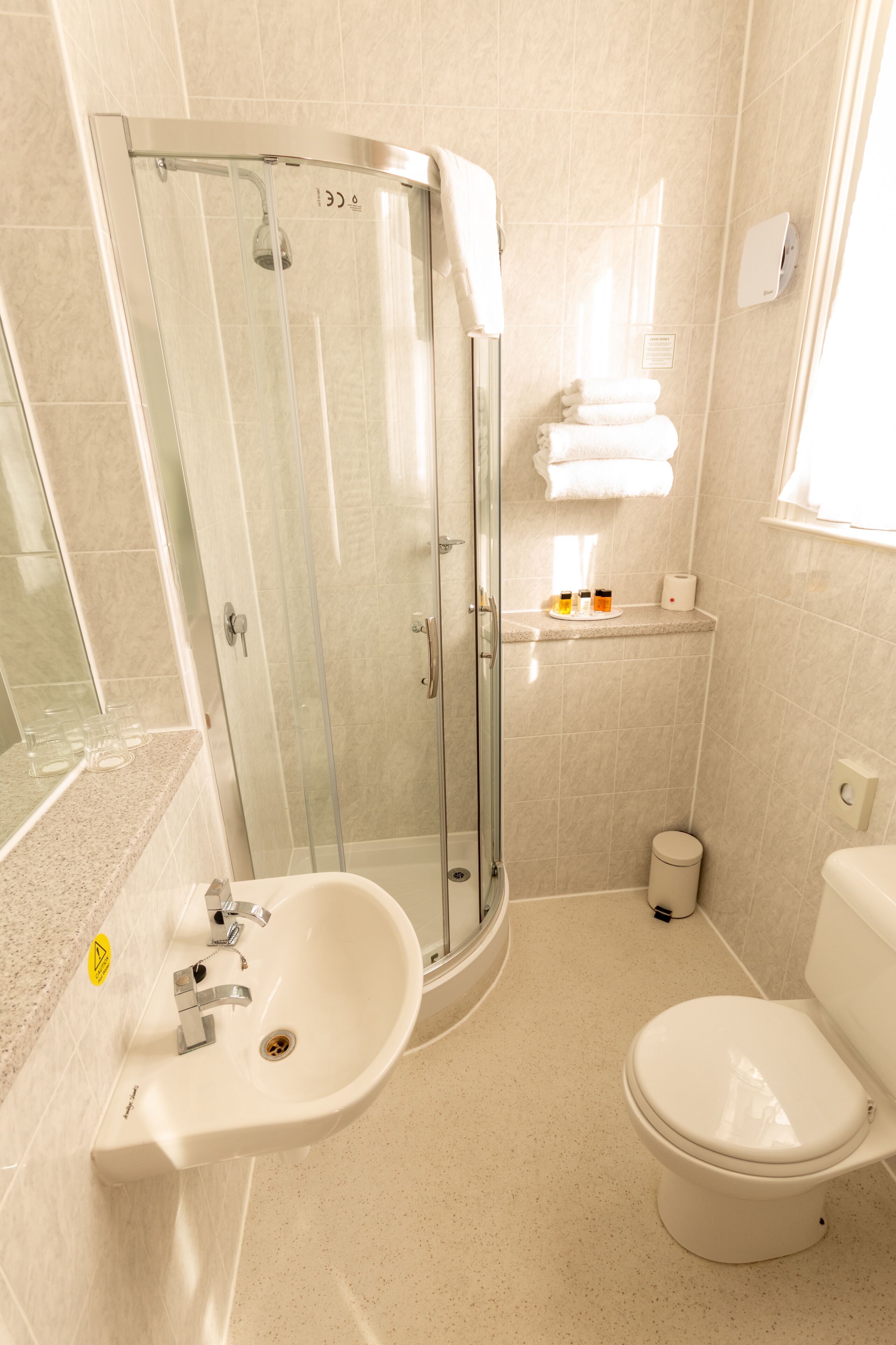 twin room | bathroom | towels