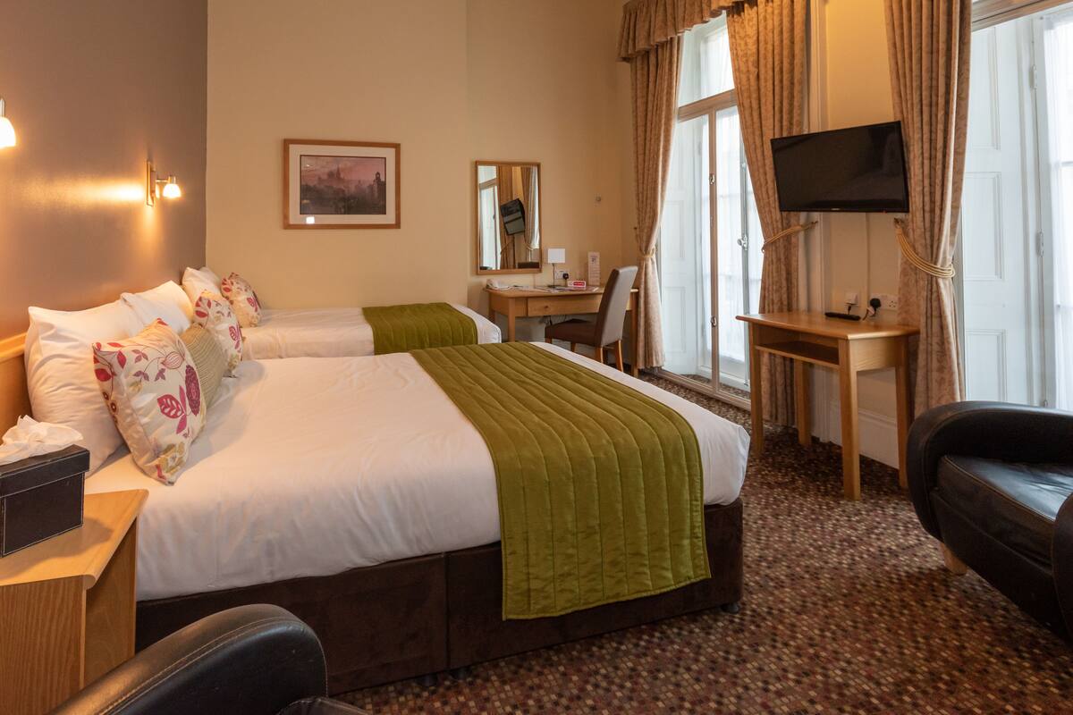 Family Room (Comfort) | In-room safe, desk, cribs (free), WiFi (free)