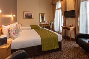 Familiekamer (Comfort) | Een kluis op de kamer, een bureau, gratis babybedden, gratis wifi