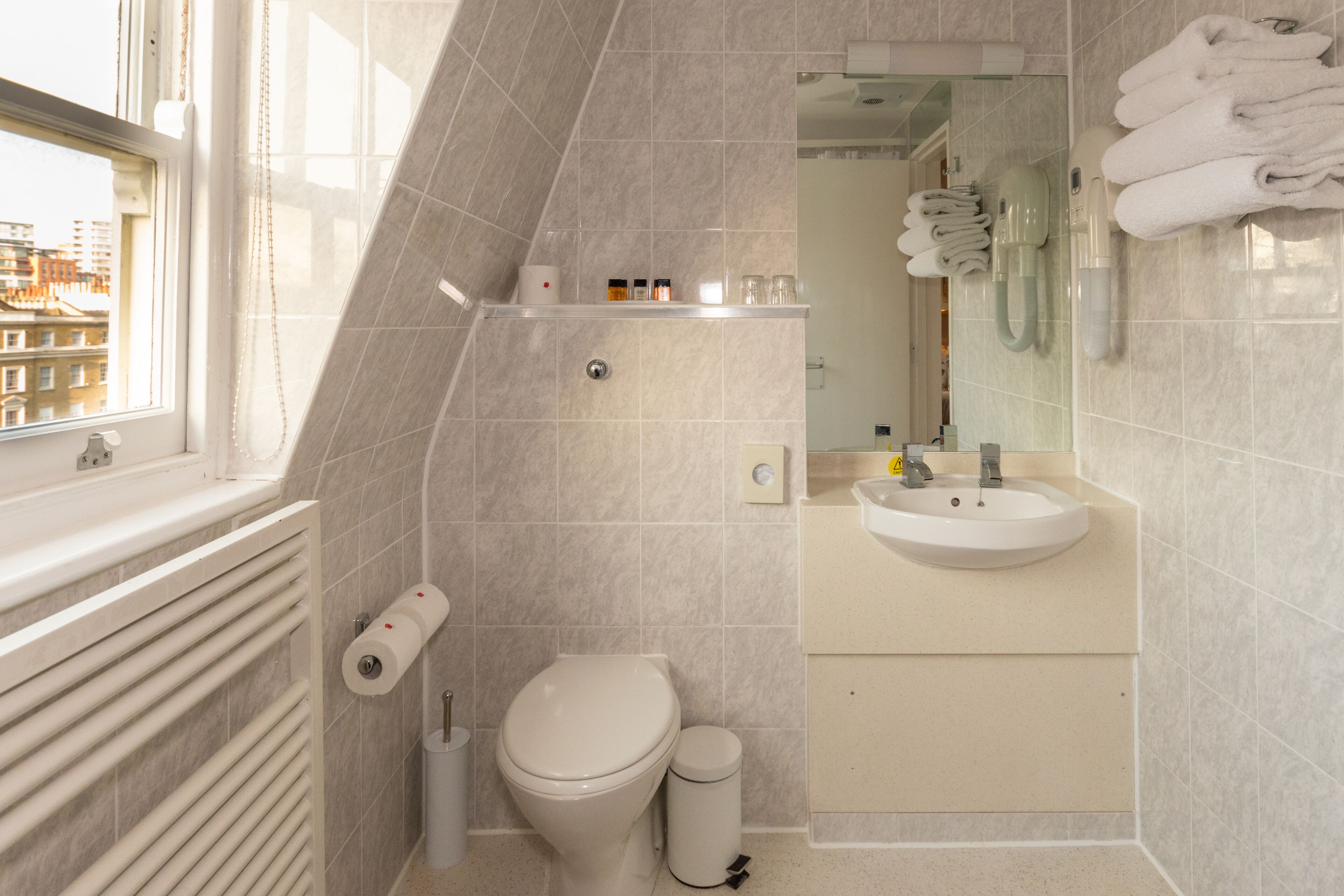 twin room | bathroom | towels