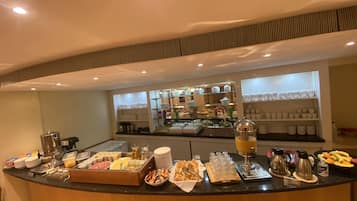 Daily English breakfast (GBP 13.50 per person)