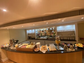 Bữa sáng kiểu Anh hàng ngày (13.50 GBP/mỗi người) 