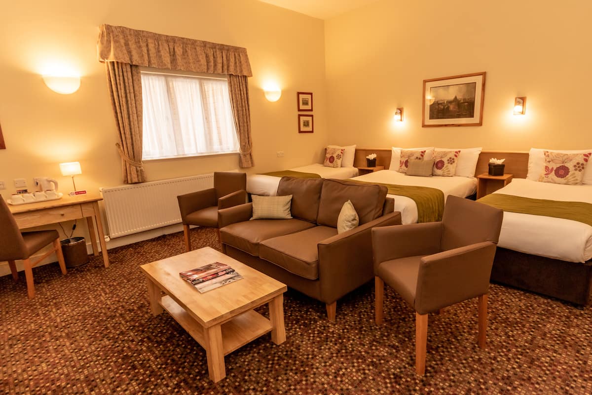 Quadruple Room | In-room safe, desk, cribs (free), WiFi (free)