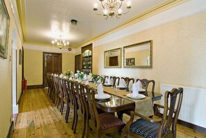 House, Multiple Bedrooms | In-room dining