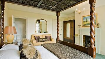 House, Multiple Bedrooms | 10 bedrooms, iron/ironing board, free WiFi, bed sheets