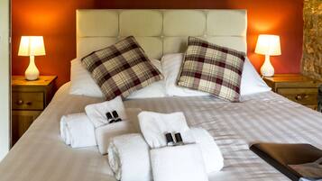 Superior Room, 1 King Bed, Ensuite, Garden View | Iron/ironing board, free cots/infant beds, free rollaway beds, free WiFi