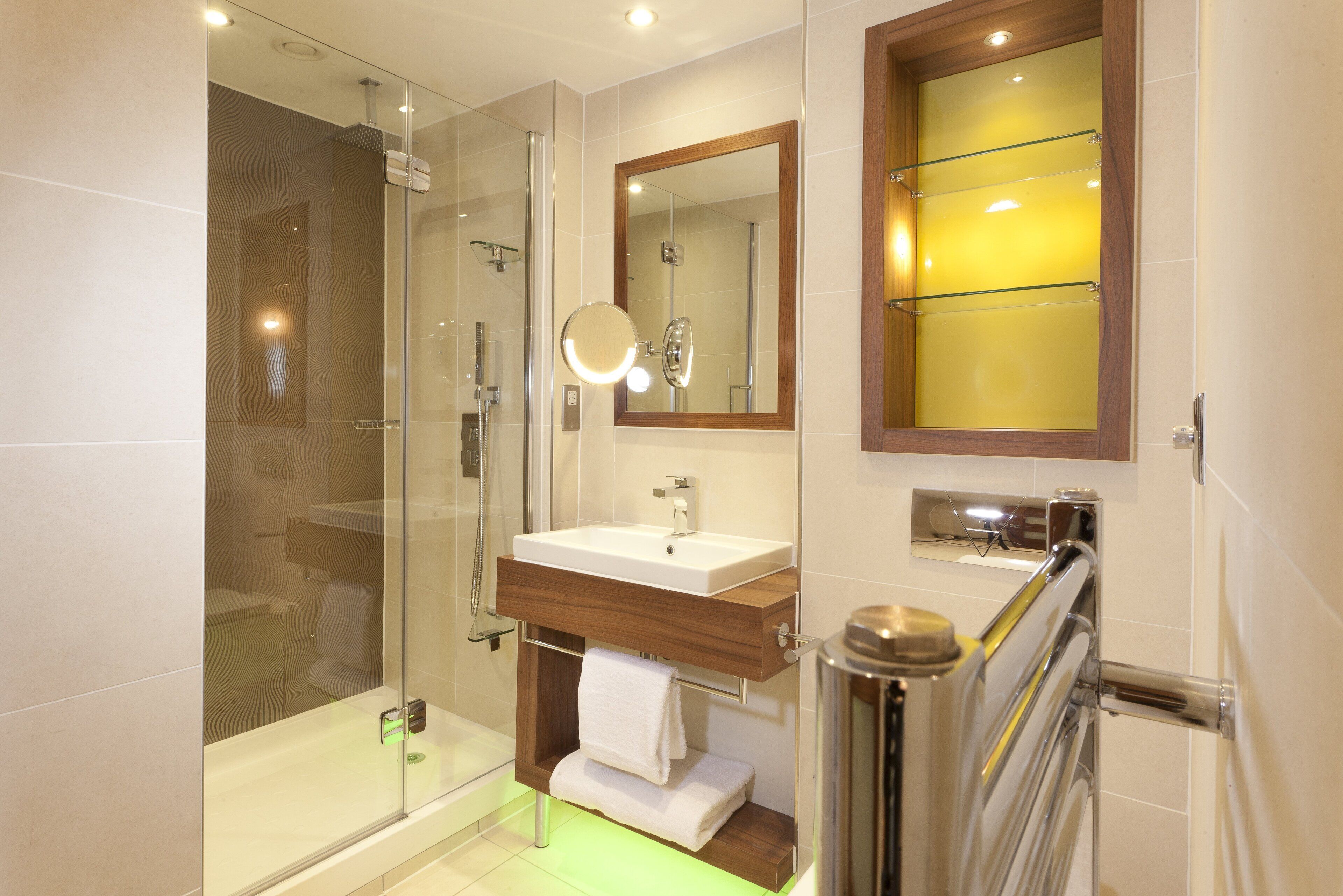 room, 1 double bed, accessible | bathroom | shower, rainfall showerhead, designer toiletries, hair dryer