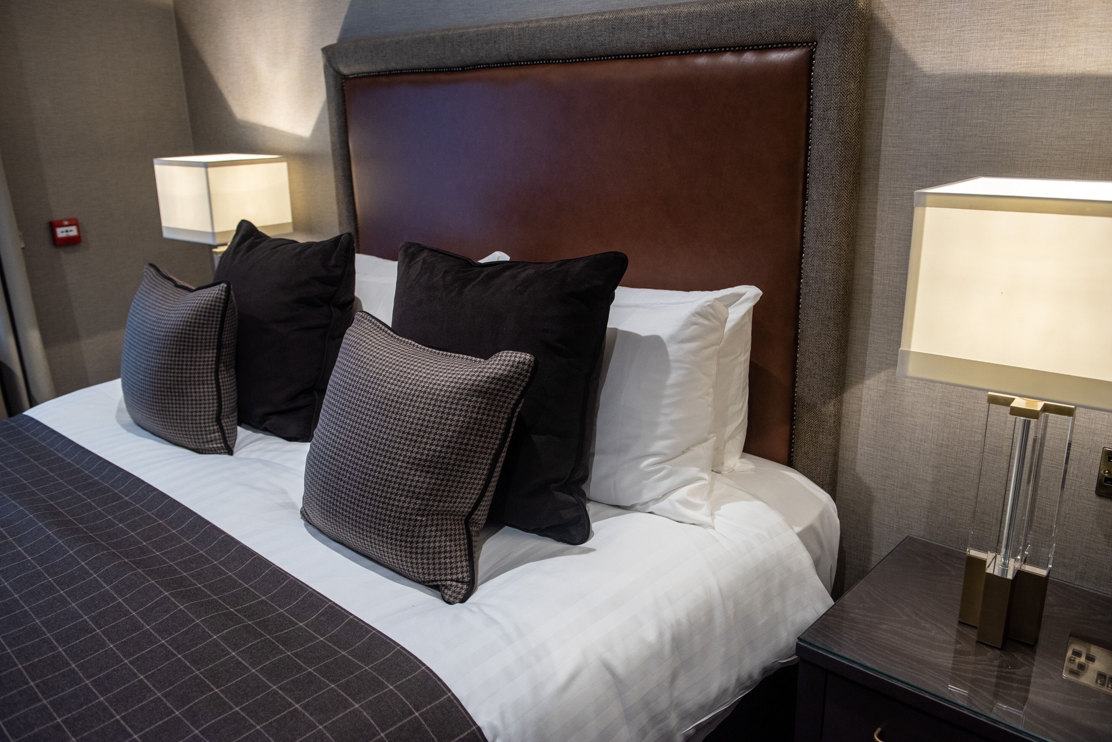 royal scots club at 34a, lower ground floor | in-room safe, individually decorated, individually furnished, desk