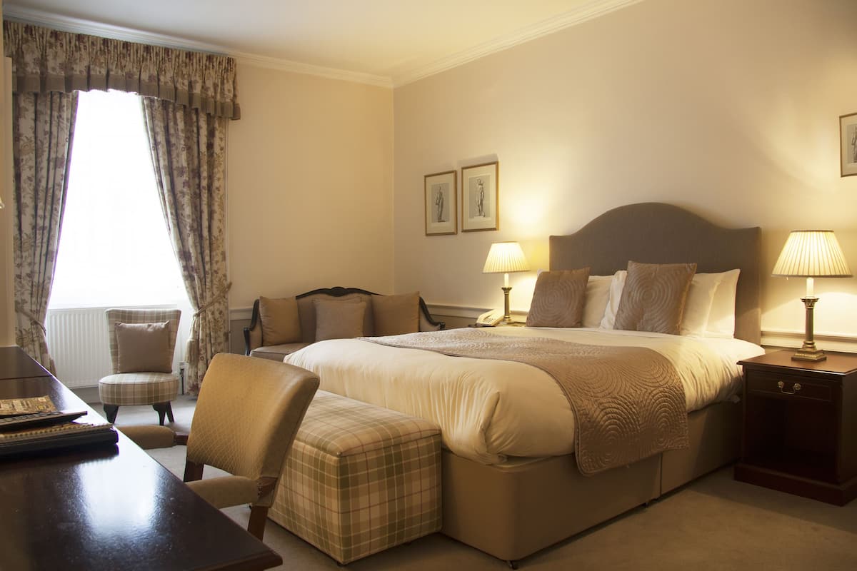 In-room safe, individually decorated, individually furnished, desk