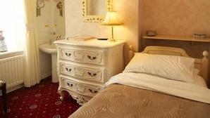 Iron/ironing board (on request), free cots/infant beds, rollaway beds - Beadnell Towers (Chathill)
