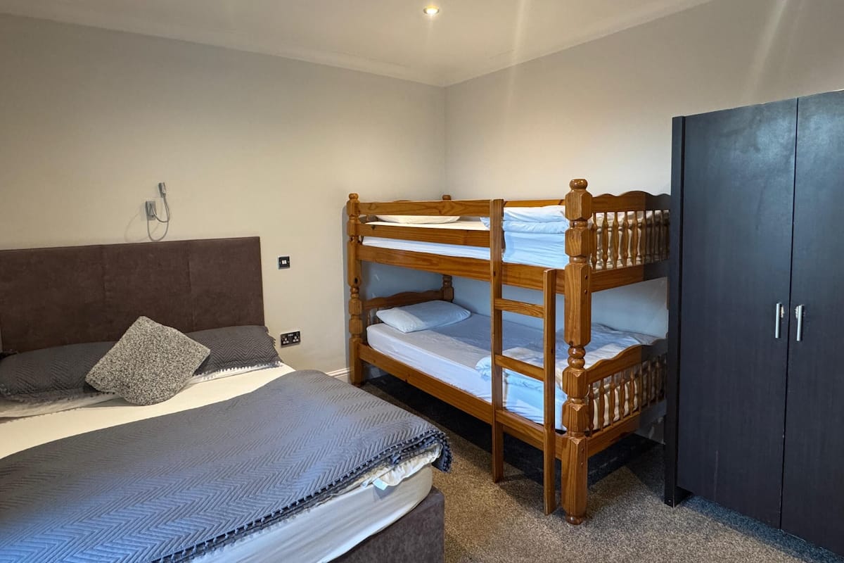 Suite, mit Bad (4 Persons) | 1 Schlafzimmer