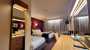 Bureau, fer et planche Ă repasser, Wi-Fi gratuit, draps fournis