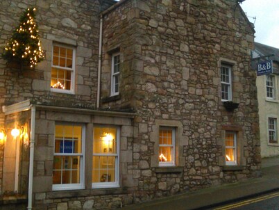 Meadhon House
