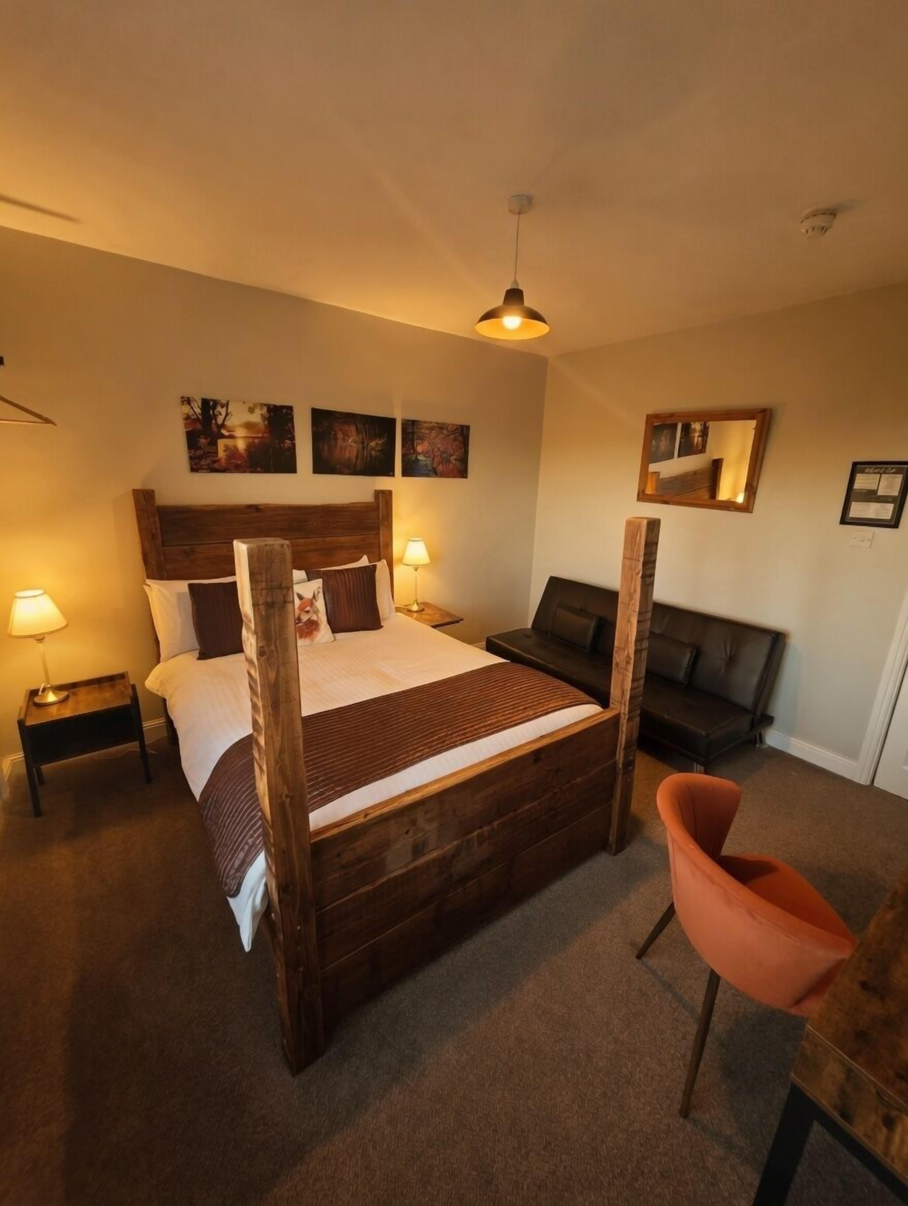 Triple Room, Ensuite (12) | Premium bedding, desk, laptop workspace, iron/ironing board