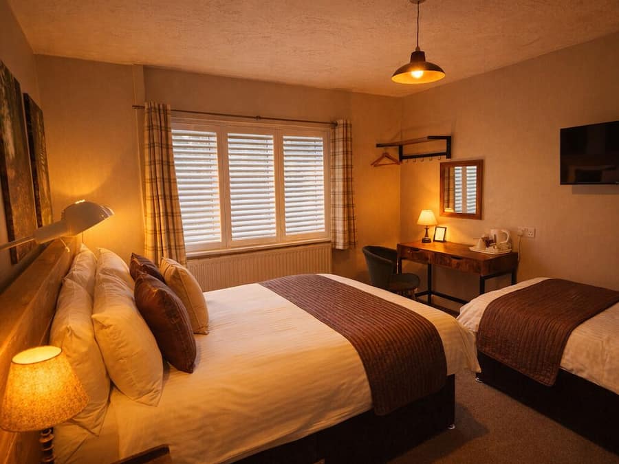 Triple Room, Ensuite (2) | Premium bedding, desk, laptop workspace, iron/ironing board