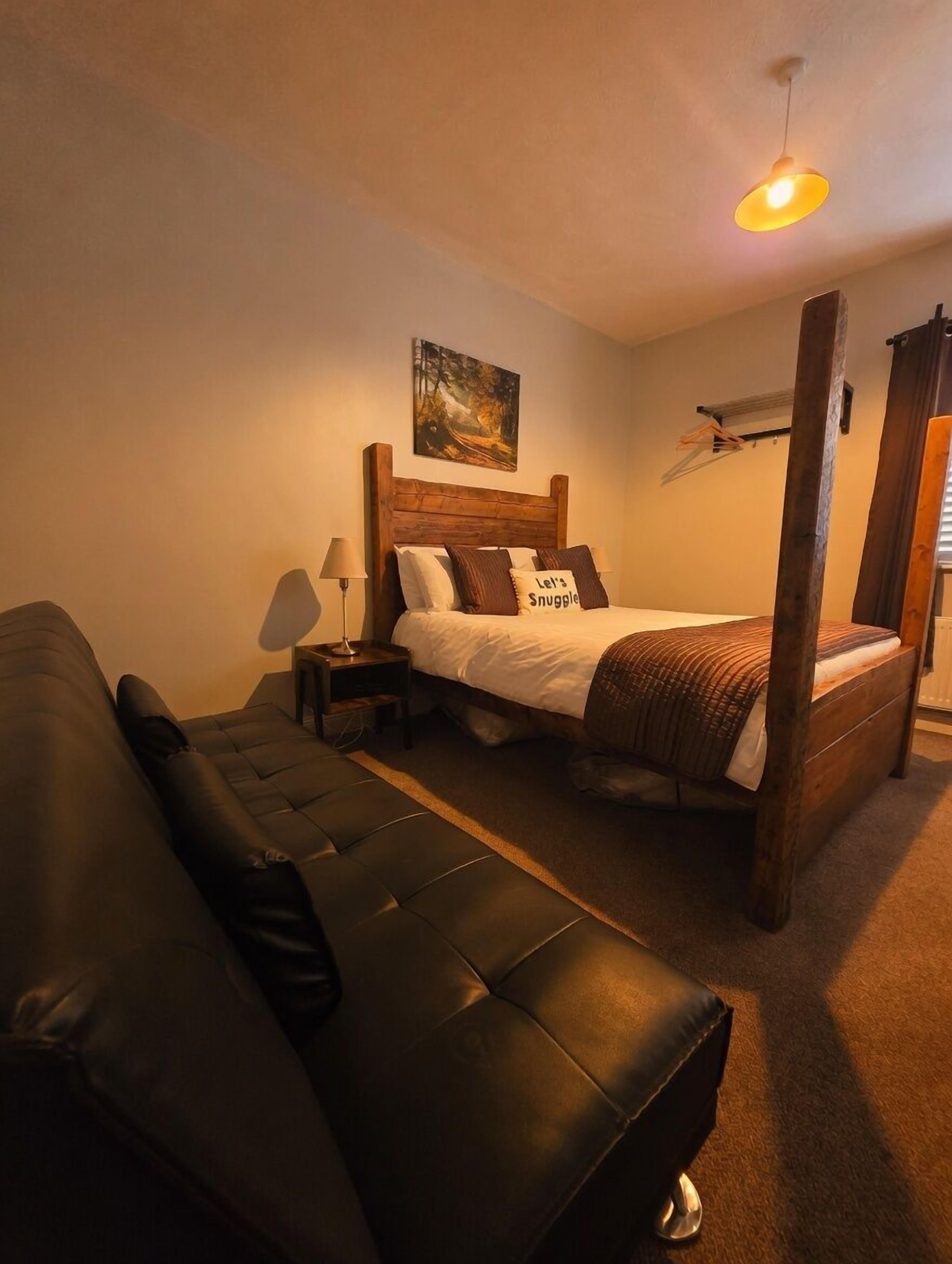 Comfort Room, 1 Double Bed with Sofa bed | Premium bedding, desk, laptop workspace, iron/ironing board