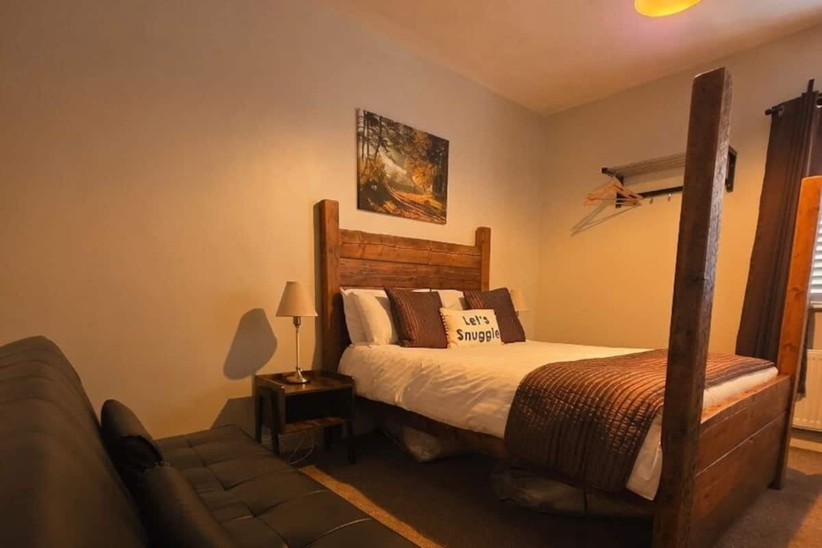 Chambre Confort, 1 lit double et 1 canapé-lit | Literie de qualité supérieure, bureau