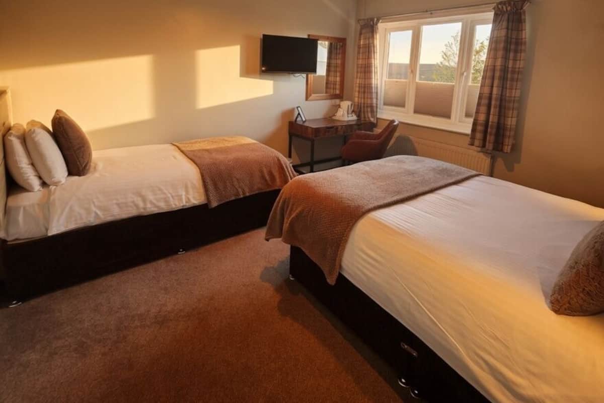 Triple Room En-suite (5) | Literie de qualité supérieure, bureau