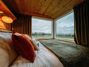 1 Schlafzimmer, hochwertige Bettwaren, laptopgeeigneter Arbeitsplatz