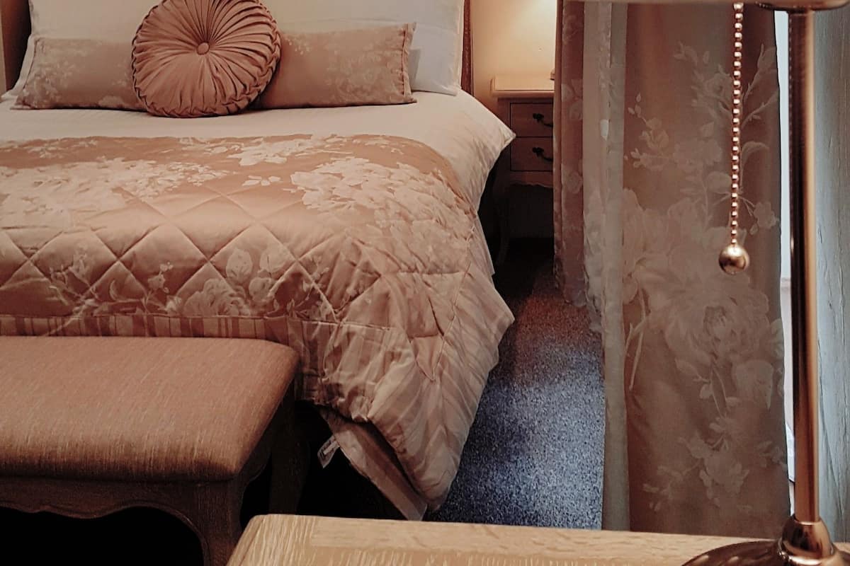 Ropa de cama de alta calidad, cubrecamas y escritorio