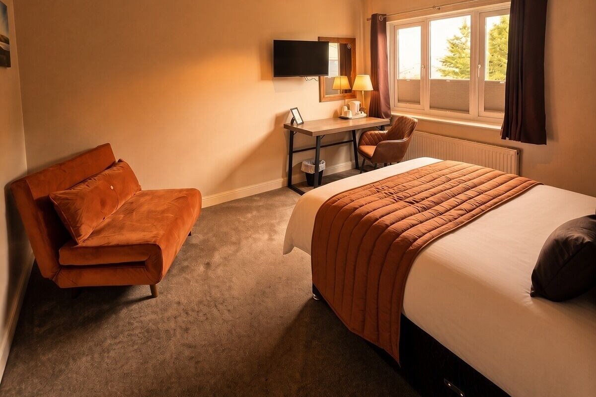 Premium bedding, down comforters, desk, laptop workspace