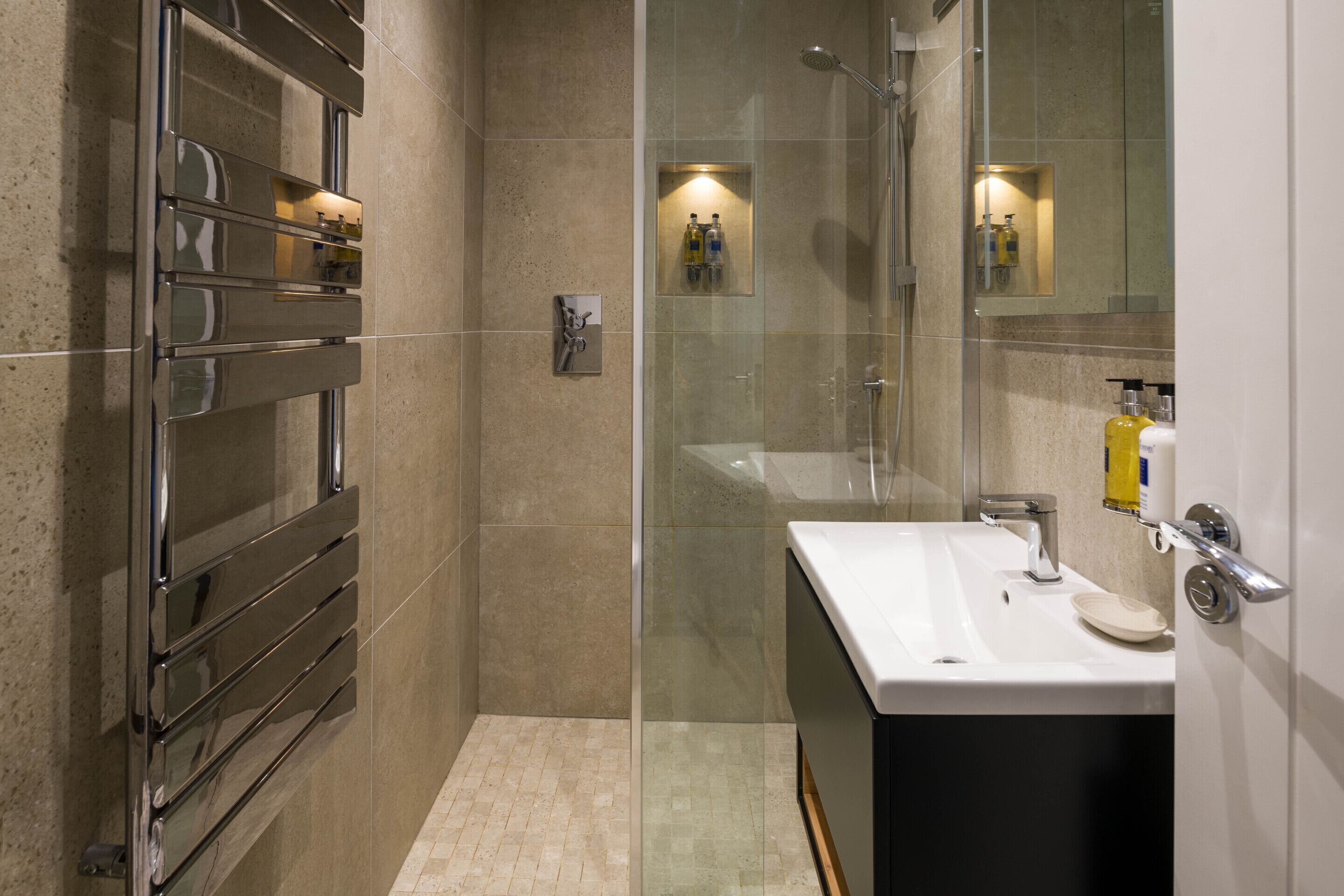 suite, ensuite | bathroom