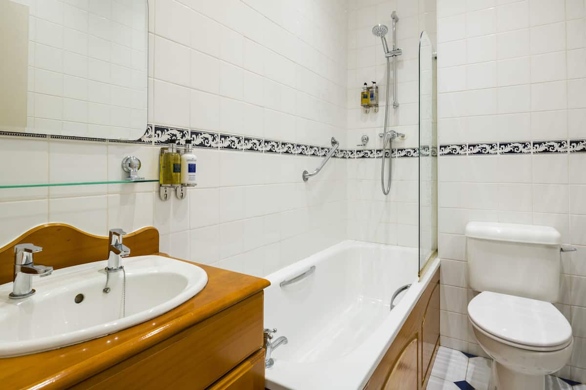double room, ensuite (ocean view) | bathroom
